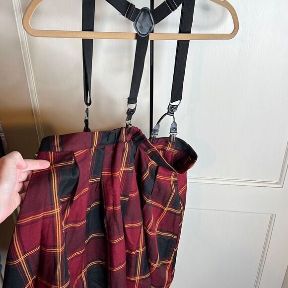 Harry Potter Gryffindor Pleated Suspender Skirt Plus Size Medium NWT - Picture 6 of 9